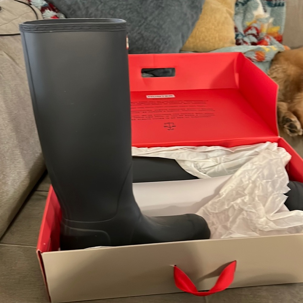 NIB dark slate hunter boots. Size 10.